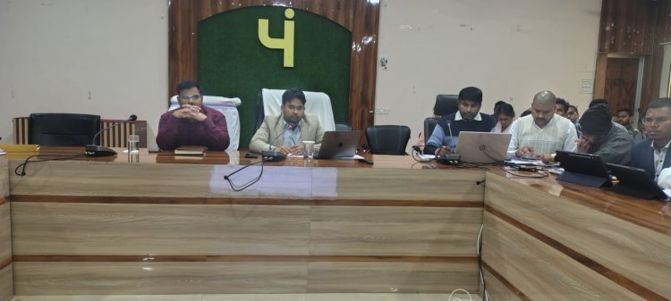 पीएम आवास निर्माण में सुस्ती बर्दाश्त नहीं: जिला पंचायत सीईओ ने तीन सचिवों को नोटिस जारी करने के दिए निर्देश