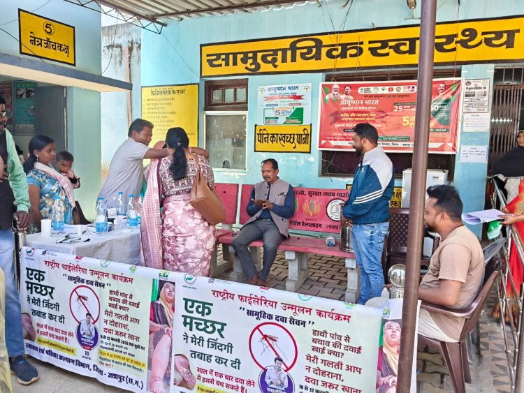 जिला पंचायत अध्यक्ष सालिक साय ने दवा खाकर किया फाइलेरिया उन्मूलन कार्यक्रम का शुभारंभ