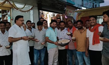 भाजपा की ऐतिहासिक जीत पर कांसाबेल में जश्न: आतिशबाजी और 'झाल मुड़ी' खिलाकर मनाया उत्साह