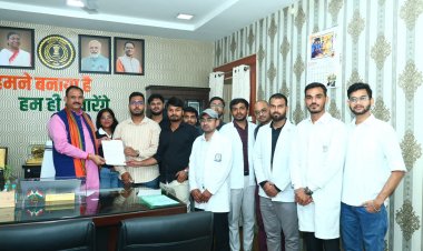 स्वास्थ्य मंत्री जायसवाल के आश्वासन के बाद इंटर्न डॉक्टरों का आंदोलन स्थगित, इसी माह बढ़ेगा स्टाइपेंड