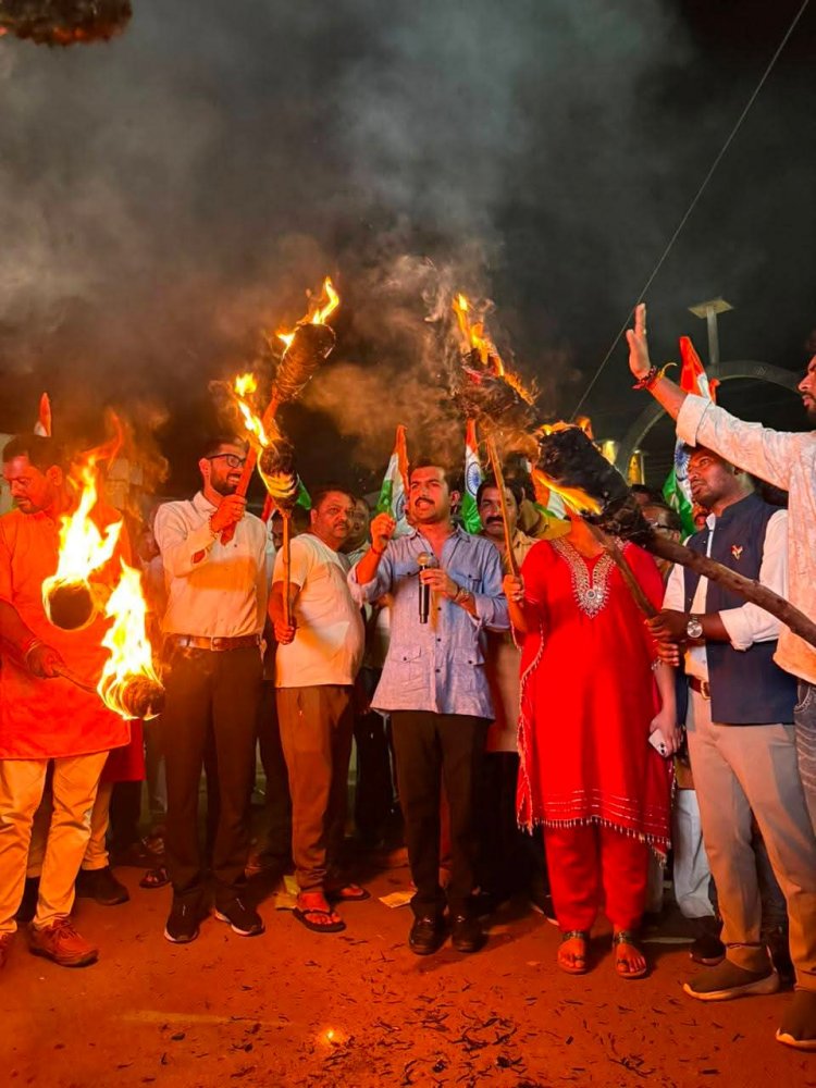 वंदे मातरम् के सम्मान में गूंजा जशपुर: भाजयुमो के नेतृत्व में निकाली गई भव्य मशाल यात्रा